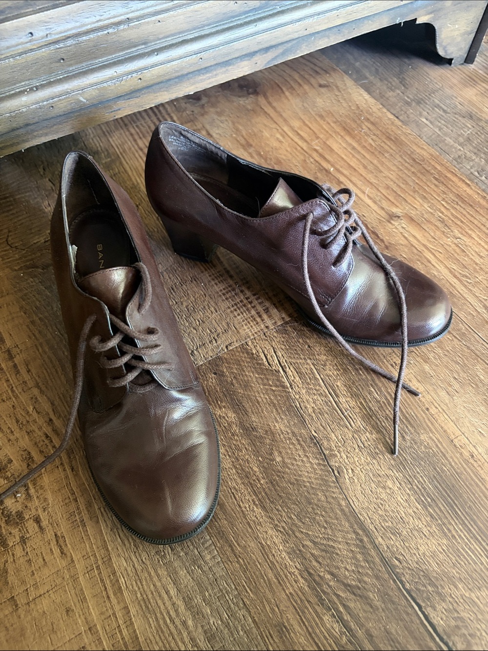 Bandolino Brown Lace-Up Heel Oxfords